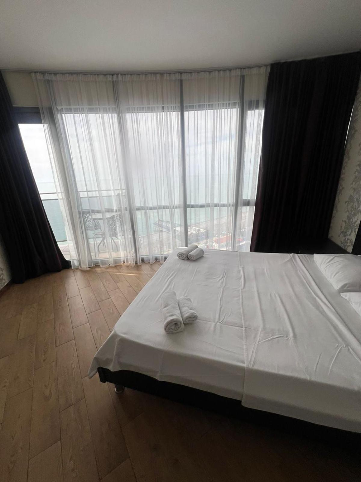 Seaview Panoramic Apartments Orbi Sea Towers Batumi Bagian luar foto